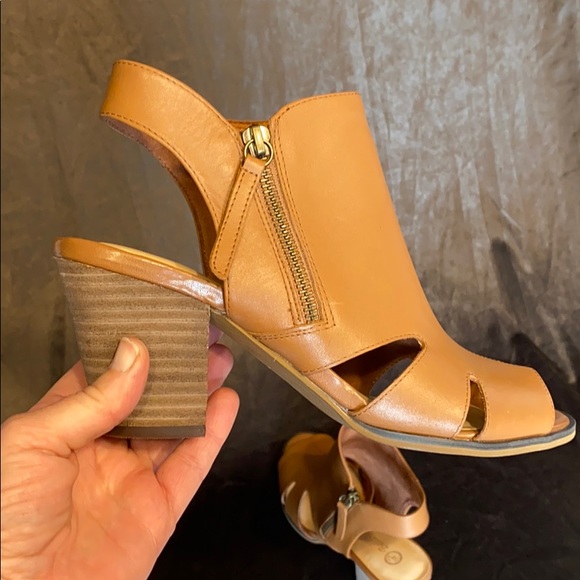 Peep toe high heel brown booties by Bella Vita! - Picture 4 of 5